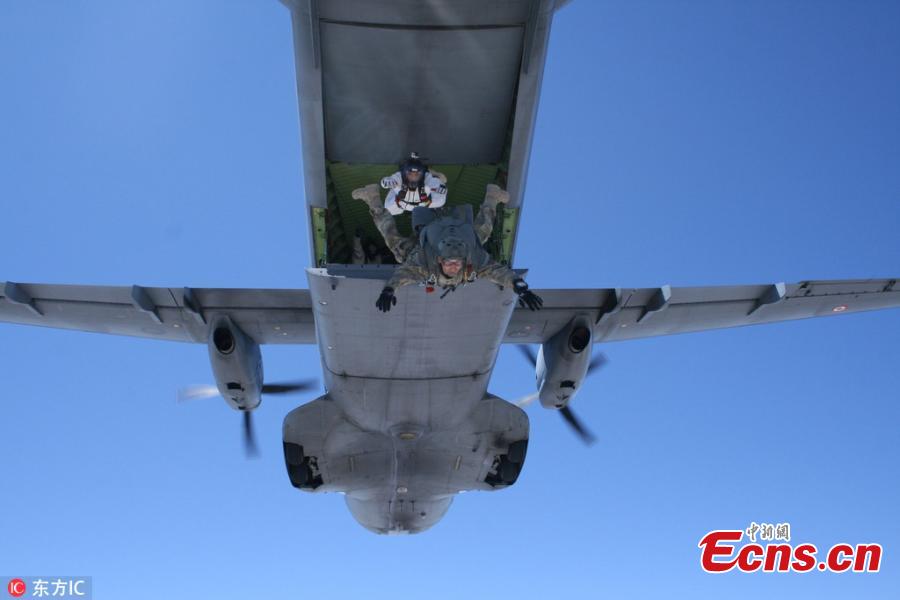 Members of Turkey’s special operations forces \'Maroon Berets\' in routine military parachute trainings at the Sivrihisar district of Eskisehir, Turkey, July 25, 2018. (Photo/IC)