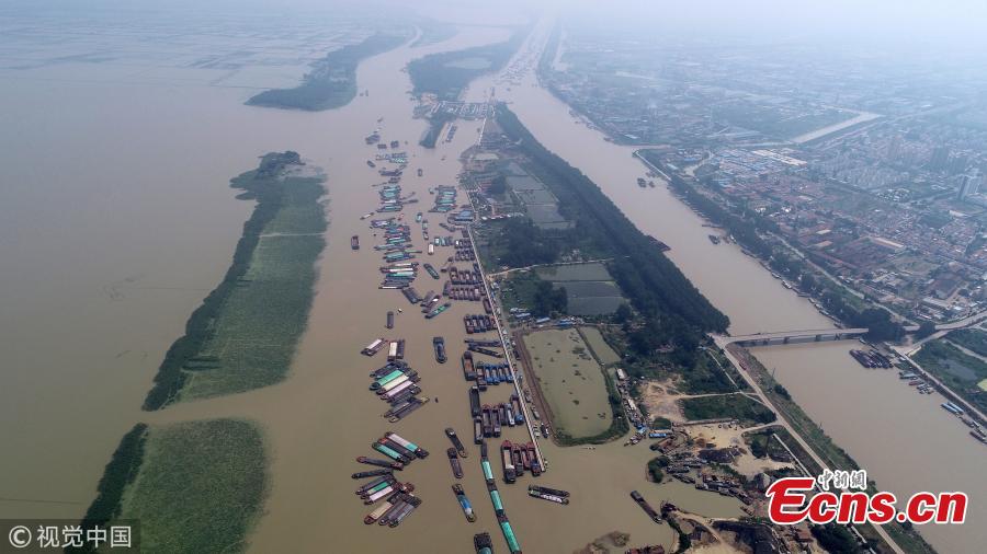 An aerial view of ships waiting to pass a navigation lock in Hongze Lake, Huaian City, East China’s Jiangsu Province, July 25, 2018. Thousands of ships had to berthed in port for days due to tropical storm Ampil. (Photo/VCG)