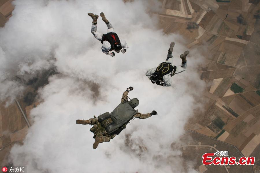 Members of Turkey’s special operations forces \'Maroon Berets\' in routine military parachute trainings at the Sivrihisar district of Eskisehir, Turkey, July 25, 2018. (Photo/IC)