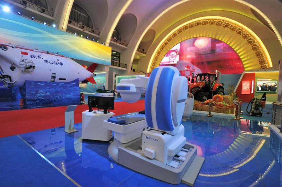 Shanghai Ankon Technologies Co in the zone displays its products at an exhibition in Beijing in 2017 (Photo/China Daily)

Pharmaceutical or chemically synthesized drugs — as opposed to biopharmaceutical drugs extracted from or semi-synthesized from living biological sources — are taking a lead in terms of total industrial output value, operating income, net profits and number of businesse, according to officials. The industrial output value of the segment in the zone was 30.13 billion yuan in 2017.

The industrial output value of the biopharmaceutical segment reached 11 billion yuan in 2017.

The overall industrial output value of the medical devices segment was 12.8 billion yuan in 2017.

Official statistics show that TCM businesses in the zone reported 9.15 billion yuan in overall industrial output value last year.

In terms of the number of enterprises, there were 50 chemical drug manufacturers, 19 TCM manufacturers, 39 biopharmaceutical manufacturers and 49 medical device manufacturers in the Zhangjiang demonstration zone in 2017.

The strength of R&D among the biopharmaceutical innovation companies in Zhangjiang demonstration zone has clearly put it in a leading position in the sector in China.

The demonstration zone maintained a strong momentum in promoting innovation last year. A total of 146 projects developed in the zone have entered the stage to publicize clinical trial results.

Shanghai has been reforming the drug approval system by piloting a marketing authorization holder mechanism in 2017.

Under the marketing authorization holder system, which is widely adopted in developed markets, drug companies\' marketing and production processes are separated. A marketing authorization holder can outsource the production process to different pharmaceutical companies.

However, under China\'s current Drug Administration Law, marketing authorization and production are combined.

By the end of last year, 33 businesses in the city had submitted 92 applications. Most of those businesses were from the zone, according to its administrators.