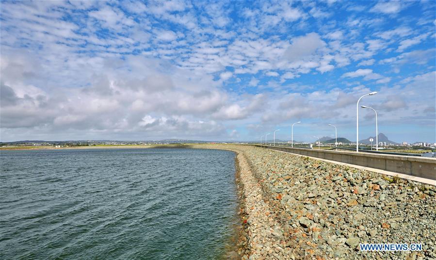 Photo taken on July 25, 2018 shows the Bagatelle dam, 22 kilometers southeast of Port Louis, capital of Mauritius. The pristine beaches in the Indian Ocean Archipelago of Mauritius have always fascinated well-heeled foreign tourists and the China-built Bagatelle dam, which was launched in June this year, has added another sparkle to the country\'s timeless beauty. (Xinhua/Wang Teng)