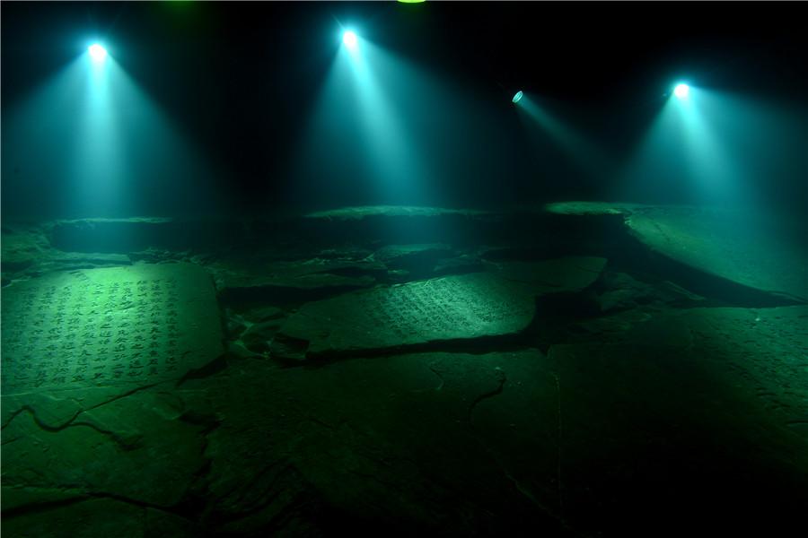 Engraved characters on White Crane Ridge are seen at the world\'s first underwater museum accessible without diving in Fuling, Southwest China\'s Chongqing.