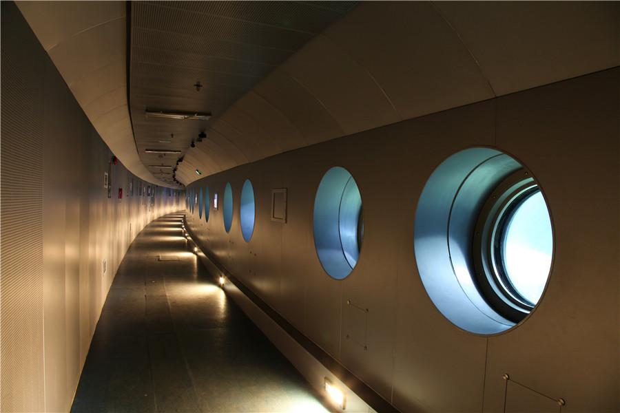 An underwater visiting corridor with new windows at the world\'s first underwater museum accessible without diving in Fuling, Southwest China\'s Chongqing.