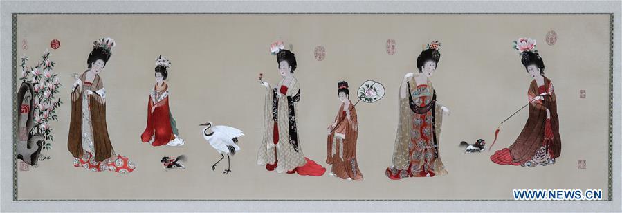 Wang Qin arranges Suzhou embroidery exhibits after an exhibition in Suzhou, east China\'s Jiangsu Province, July 29, 2018. An exhibition displaying Wang Qin\'s collections and creations of Suzhou embroidery version of classic Chinese painting works concluded in Suzhou on Sunday. (Xinhua/Yang Lei)