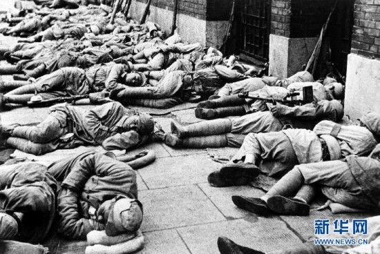 On May 27, 1949, the Third Field Army liberated Shanghai. The troops slept on the streets as they did not want to inconvenience the residents of the city. (File photo/Xinhua)