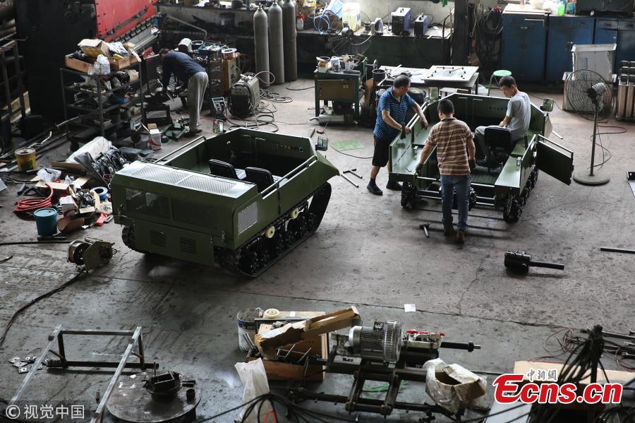 A view of Liu Pan’s workshop where he made a replica Type 99 main battle tank in Xiangyang City, Central China’s Hubei Province, July 30, 2018. Liu said he spent 200,000 yuan ($29,400) building the model over one-and-a-half months. It weighs six tons and has an iron-sheet exterior. It was made using a tank design Liu purchased online. (Photo/VCG)