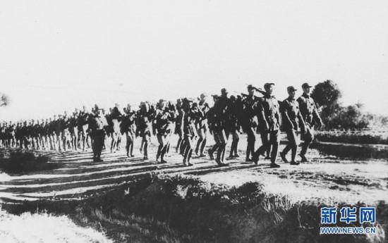 A file photo shows the Eighth Route Army led by CPC marching to the front in northern China on September 1937, during the War of Resistance Against Japanese Aggressions (1931 - 1945). (Photo/Xinhua)
Japan invaded northeastern China in September 1931 and launched a full-scale invasion on July 7, 1937. The Battle of Pingxingguan took place in North China\'s Shanxi province in September 1937. The 115th Division of the Eighth Route Army, who were familiar with the mountainous area, cut off the enemy\'s logistics line and killed more than 1,000 Japanese troops in an ambush. It was the first victory and one of the key victories against Japanese aggressors.
From August 20 to December 15, 1940, the Eighth Route Army and the Japanese troops fought in the largest and longest battle in North China known as the Hundred Regiments Offensive.