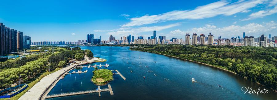 Sun Fuxing, a 1980s photographer from Shenyang, Northeast China\'s Liaoning Province is known as the city\'s recorder. He says every photo expresses his love for his hometown. He hopes to show the lovely Shenyang to more people. (Photo provided to chinadaily.com.cn)