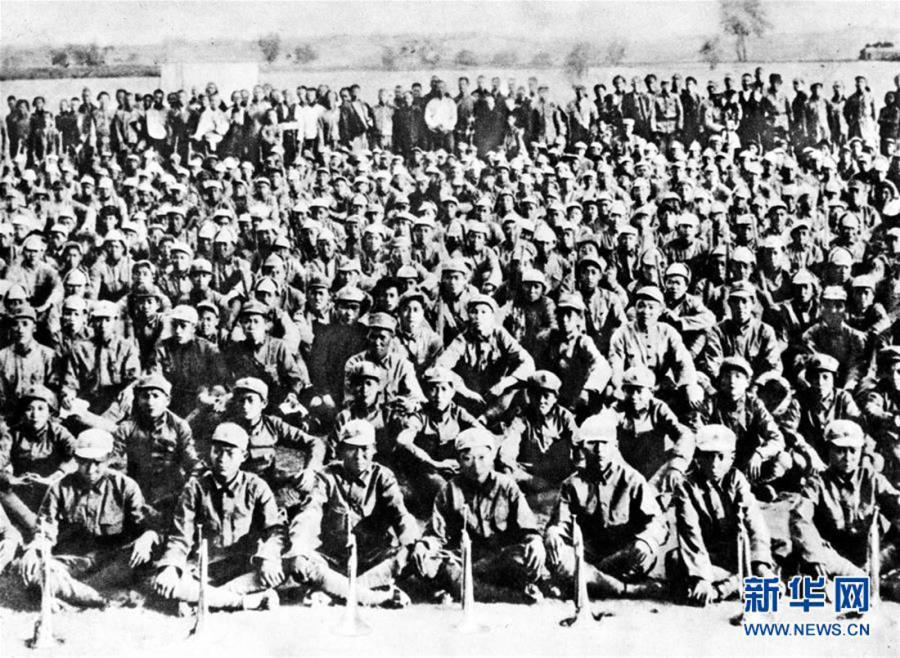 File photo shows the First Front Army of the Red Army. (Photo/Xinhua)
The Long March, which lasted from October 1934 to October 1936, was a military maneuver by the Red Army, the forerunner of the People\'s Liberation Army. The route features raging rivers, snow-covered mountains and arid grasslands.
The three major forces of Red Army, the First, Second and Fourth Front Armies joined together in Northwest China\'s Gansu province, on October 1936.