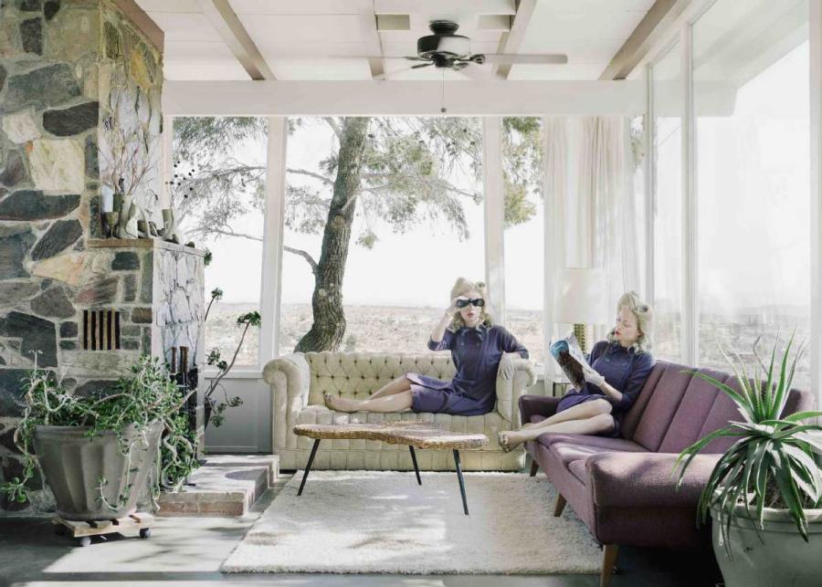 Darlene and Me, The Desert House, Anja Niemi, courtesy of Photo 12 Galerie (Paris, Santa Monica_Shanghai), 2015. (Photo provided to chinadaily.com.cn)

Photofairs Shanghai, an annual international expo dedicated to the latest developments in contemporary photography, will return to the Shanghai Exhibition Center from Sept. 21 to 23.

The new edition boasts a rich program in celebration of the fair’s fifth anniversary. Works will display how artists integrate location-specific installations and video and emerging technologies into photo presentations.
Featured artists at the fair include Valie Export from Australia, Hong Hao from China and Hiroshi Sugimoto from Japan.

Sugimoto will have a special exhibition at the fair dedicated to his works tracing the historic, religious and cultural connections between Japan and Europe.

Video art will be a new addition to this year\'s fair, focusing on subjects that have been explored by artists worldwide and technologies that have breathed new life into their creations.