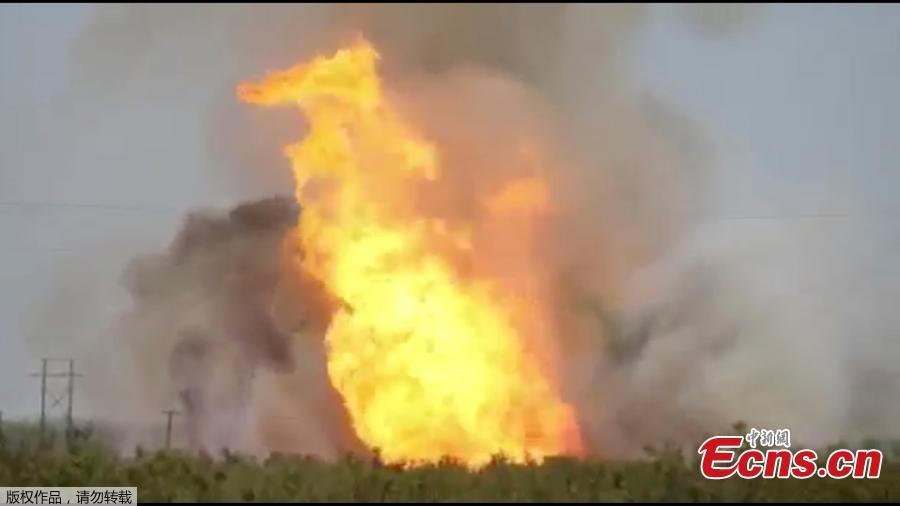 A pipeline explosion erupts in this image captured from video by a field worker in Midland County, the home to the Permian Basin and the largest U.S. oilfield, in Texas, U.S., August 1, 2018. A series of natural gas pipeline explosions in Midland County, Texas sent seven people to hospital and shut down five lines before being extinguished. (Photo/Agencies)