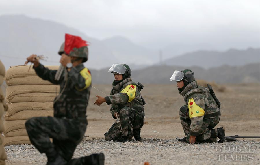 Chinese soldiers diligently work together to compete in the Safe Route Competition in Korla on August 2. Photo: Cui Meng/GT
The Chinese team ranked first in the mine clearance race for the Safe Route Competition at the 2018 International Army Games in Korla, Northwest China’s Xinjiang Uyghur Autonomous Region, on August 2.