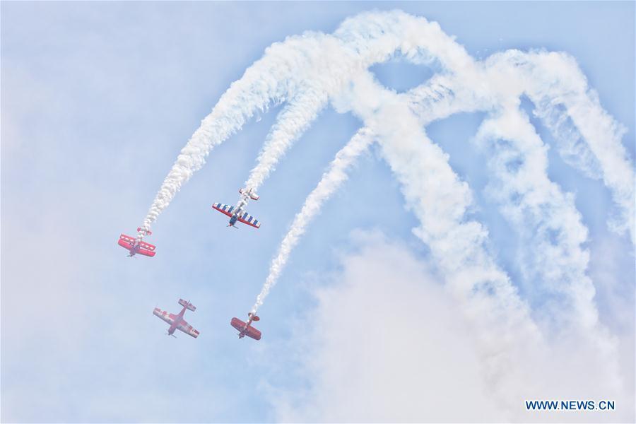 Aerobatic team from New Zealand perform during Huangguoshu Waterfalls Flight Conference in Anshun, southwest China\'s Guizhou Province, Aug. 3, 2018. (Xinhua/Liu Xu)
