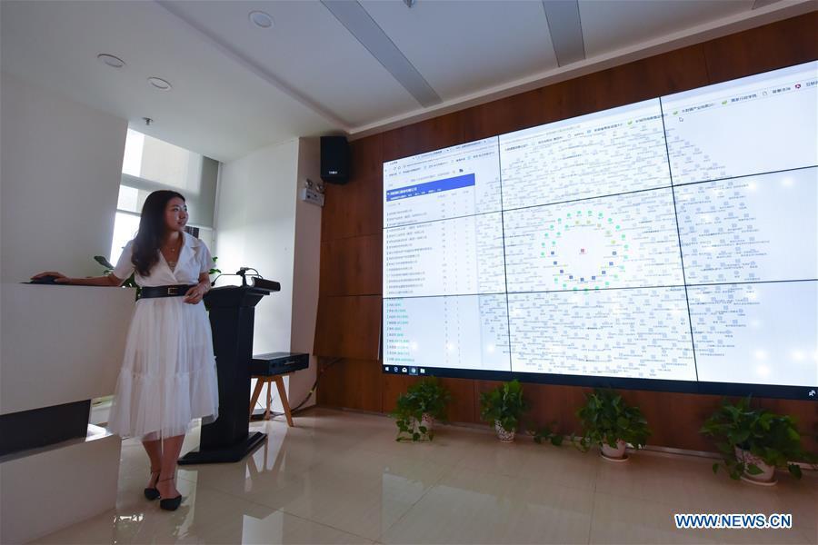 Dong Bo, the chief operating officer of BBD (Business Big Data), presents a big data product in Guiyang, capital of southwest China\'s Guizhou Province, Aug. 2, 2018. BBD is a provider of big data solutions. Guizhou has become a pioneer in China\'s big data development. Big data is being widely applied in government management, business and daily life, contributing over 20 percent to the economic growth of Guizhou Province. The number of big data-related companies in Guizhou Province has grown from less than 1,000 in 2013 to more than 8,500 in 2018.(Xinhua/Li Mangmang)