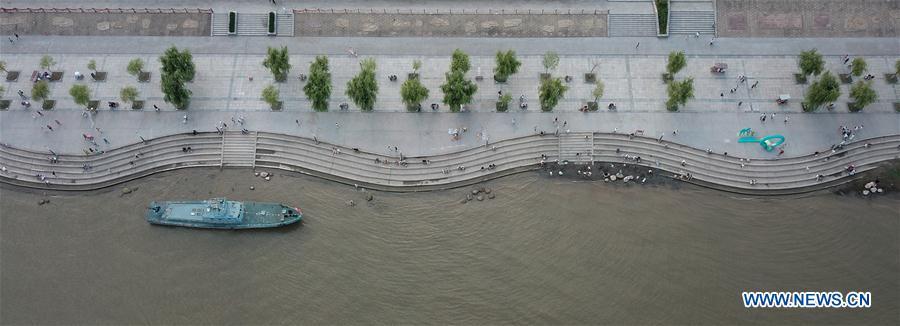 Aerial photo taken on Aug. 4, 2018 shows the scenery of the bank of the Wuhan section of the Yangtze River in Wuhan, capital of central China\'s Hubei Province. (Xinhua/Jin Liwang)