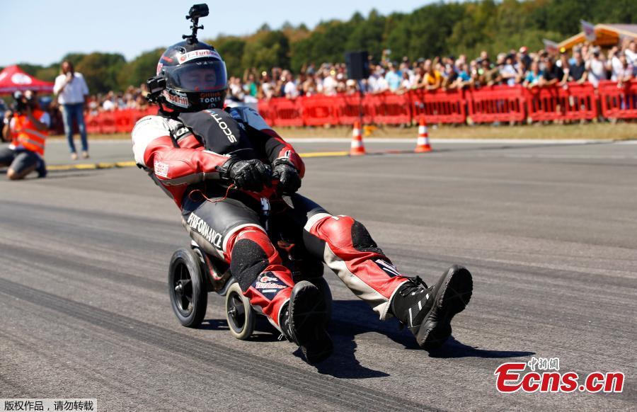 German extreme athlete Dirk Auer drives on his jet-powered Bobby car to set a new world record at 119.68 km/h during an airport racing event in Bottrop-Kirchhellen, western Germany, Aug. 5, 2018. (Photo/Agencies)
