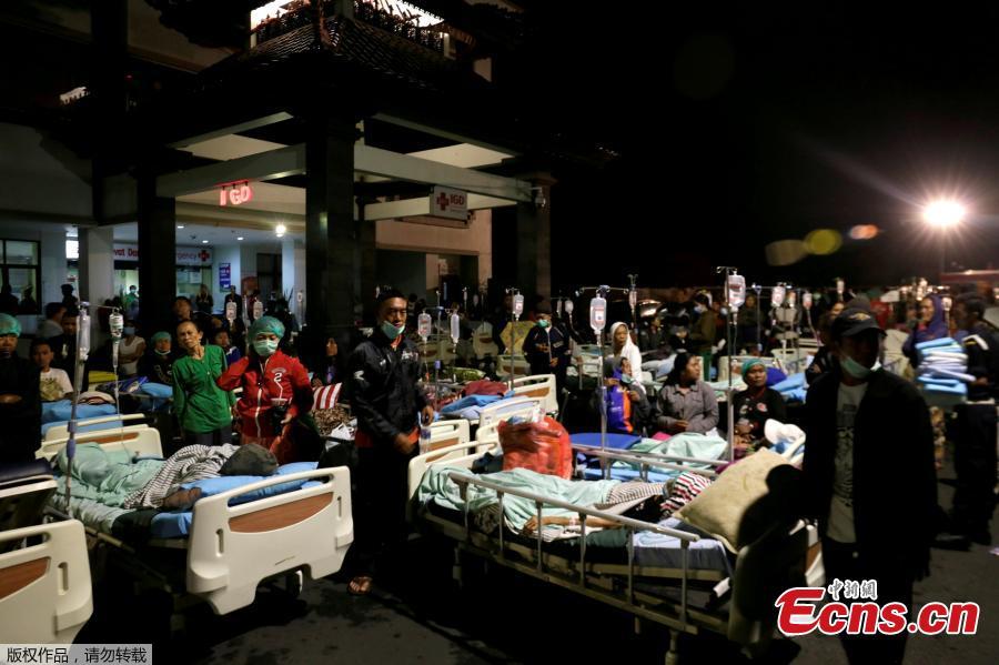 Patients are seen outside a hospital following a strong earthquake on nearby Lombok island, at a government hospital near Denpasar, Bali, Indonesia August 5, 2018.(Photo/Agencies) 

At least 82 people were killed on Sunday when Indonesia\'s resort island of Lombok was hit by a magnitude 7.0 earthquake. The powerful quake triggered panic among tourists and residents, and was also felt on the neighboring island of Bali. On Lombok, thousands fled from their homes to gather in emergency shelters in open spaces, the National Disaster Mitigation Agency said.