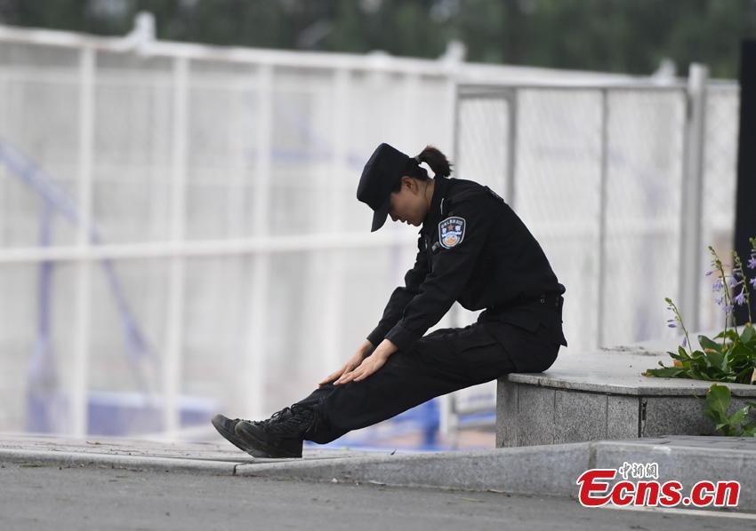 Li Meixuan, a special police officer with the Changchun Railway Public Security Bureau, rests after training in Changchun City, Jilin Province. The 33-year-old puts high expectations on herself in training. Her team is predominantly responsible for emergency responses to terror attacks. She said she chooses to be a policewoman because of the influence of her father, also a police officer. (Photo: China News Service/Zhang Yao)