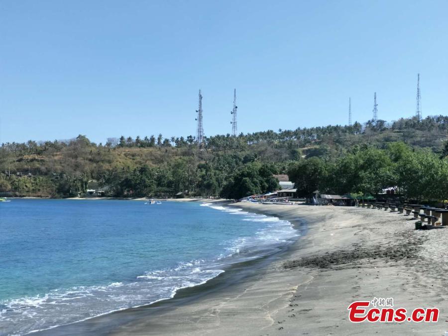 Photo taken on Aug. 7 shows an empty beach of the Lombok Island, Indonesia after a 7.0-magnitude earthquake hit the Lombok Island on Aug. 5, 2018. (Photo: China News Service/Lin Yongchuan)