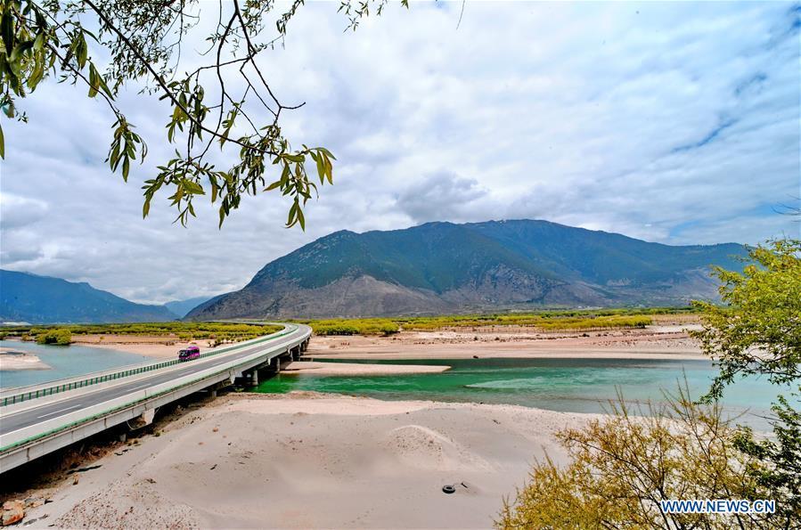 Photo taken on April 27, 2018 shows the scenery of Yani national wetland park in Nyingchi, southwest China\'s Tibet Autonomous Region. (Xinhua/Zhang Rufeng)