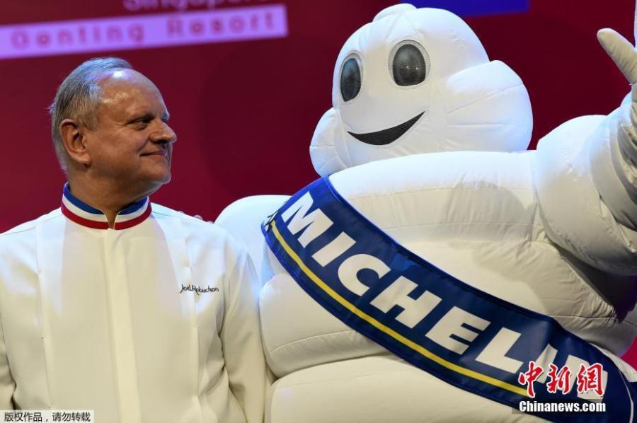 Joel Robuchon poses for a photo in Shanghai, where he opened a Michelin restaurant, in 2016. The famous French chef died at the age of 73, Aug. 6, 2018, in Geneva. Robuchon, known for his mashed potatoes among many other dishes, owned restaurants in cities including Paris, Monaco, Hong Kong, Las Vegas, Tokyo and Bangkok. (File photo/Agencies)