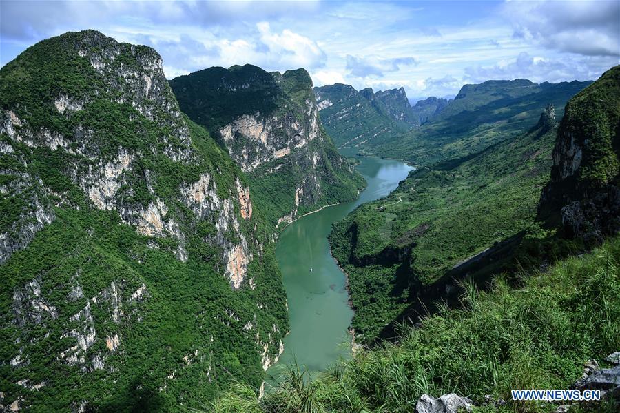 Photo taken on Aug. 7, 2018 shows the scenery of Beipanjiang river valley in Zhenfeng County, southwest China\'s Guizhou Province. (Xinhua/Tao Liang)