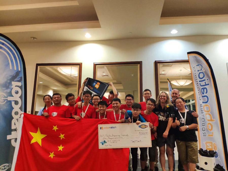 A Harbin Engineering University team wins the 21st RoboSub Competition in San Diego, California, the U.S., on Aug. 6, 2018. (Photo provided to chinadaily.com.cn)