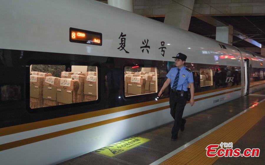 A technician checks a Fuxing train on the Beijing-Tianjin intercity high-speed railway in Beijing, Aug 8, 2018. The Beijing-Tianjin intercity high-speed railway, one of China\'s calling cards, opened in August 2008. In 10 years, it has carried 250 million passengers. The new bullet train cuts the travel time between two cities from 35 minutes to 30 minutes. (Photo: China News Service/Jia Tianyong)