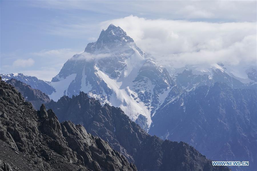 Photo taken on July 29, 2018 shows the view of Bogda Mountain in Urumqi, northwest China\'s Xinjiang Uygur Autonomous Region. China\'s westernmost Xinjiang Uygur Autonomous Region welcomed a record high of 107 million tourists in 2017, up 32.4 percent year on year. In addition, tourists spent over 182 billion yuan (28.4 billion U.S. dollars) in Xinjiang last year, 30 percent more than in 2016. (Xinhua/Hu Huhu)