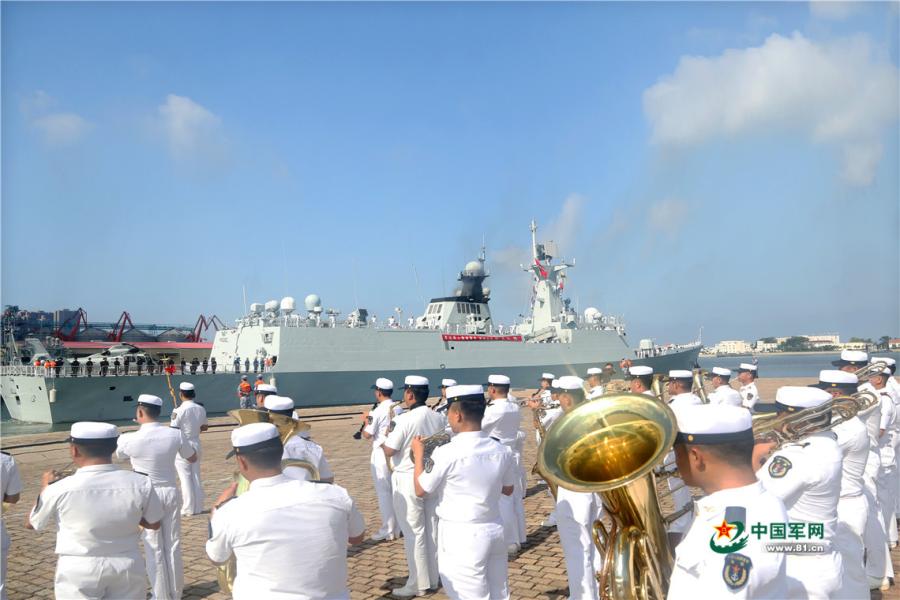 A military band performs at a naval port in Qingdao of east China\'s Shandong Province to see off the 30th escort taskforce on August 6, 2018. (Photo/81.cn)