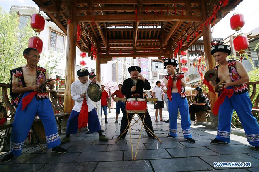 Jin De\'an (2nd L) and his team perform Daliuzi at Xibu Street, a scenic spot in the Wulingyuan District of Zhangjiajie City, central China\'s Hunan Province, Aug. 7, 2018. Daliuzi is a kind of local musical instrument performance with a long history. Jin De\'an is the creator of \