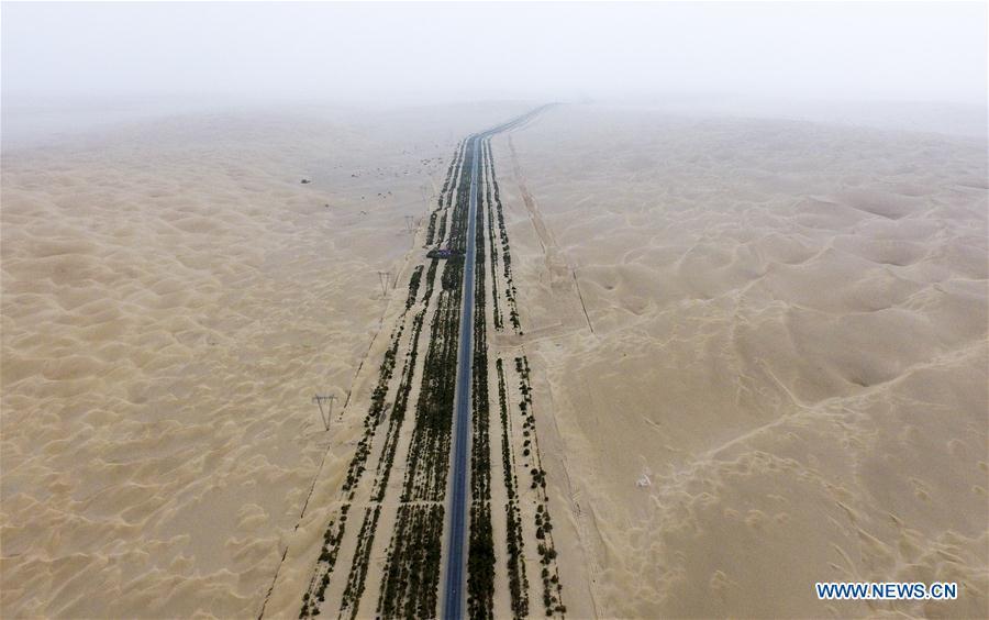 Aerial photo taken on June 12, 2018 shows the Tarim Desert Highway in northwest China\'s Xinjiang Uygur Autonomous Region. As an important link of the Silk Road Economic Belt, Xinjiang is speeding up the development of transportation and logistics to connect east and west. By the end of 2017, the total length of roads in Xinjiang reached 186,000 km, with 4,578 km of expressways. (Xinhua/Zhao Ge)