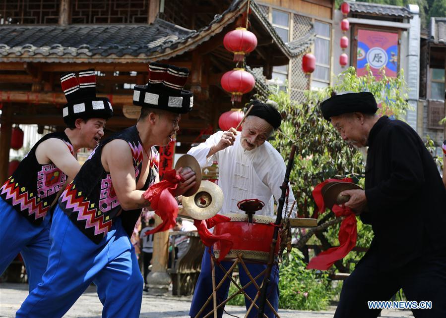 Jin De\'an (2nd R) and his team perform Daliuzi at Xibu Street, a scenic spot in the Wulingyuan District of Zhangjiajie City, central China\'s Hunan Province, Aug. 7, 2018. Daliuzi is a kind of local musical instrument performance with a long history. Jin De\'an is the creator of \
