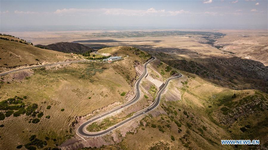 Aerial photo taken on Aug. 8, 2018 shows the Yining-Zhaosu highway in Ili, northwest China\'s Xinjiang Uygur Autonomous Region. As an important link of the Silk Road Economic Belt, Xinjiang is speeding up the development of transportation and logistics to connect east and west. By the end of 2017, the total length of roads in Xinjiang reached 186,000 km, with 4,578 km of expressways. (Xinhua/Yang Guang)