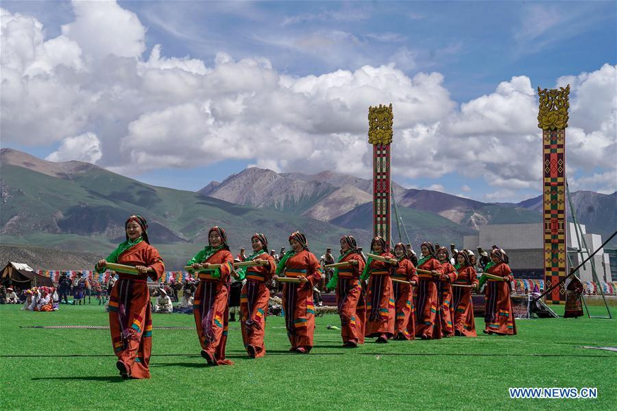 Herdswomen dance during a performance in the opening ceremony of a horse racing festival in Damxung County, southwest China\'s Tibet Autonomous Region, Aug. 8, 2018. Dangjiren horse racing is originated from military parade of Mongolian cavalry since 17th century. (Xinhua/Cen Yunpeng)