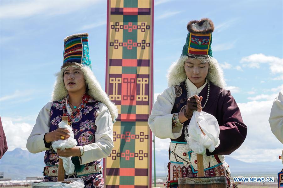 Herdswomen perform during the opening ceremony of a horse racing festival in Damxung County, southwest China\'s Tibet Autonomous Region, Aug. 8, 2018. Dangjiren horse racing is originated from military parade of Mongolian cavalry since 17th century. (Xinhua/Cen Yunpeng)