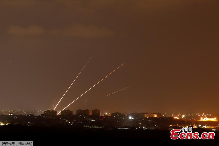 Streaks of light are pictured as rockets are launched from the northern Gaza Strip towards Israel, as seen from Sderot, Israel, August 8, 2018. On Wednesday night and Thursday, Israeli aircraft struck more than 150 targets in Gaza and Palestinian militants fired scores of rockets including a long-range missile deep into Israel, escalating fighting despite the ongoing truce talks. (Photo/Agencies)