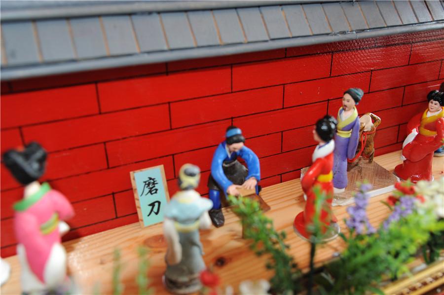 A scene from the miniature landscape of the Grand View Garden, or Daguanyuan, created by Liu. (Photo by Zhang Qingyun/for or chinadaily.com.cn)