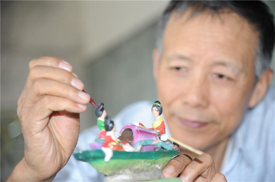 Liu Zhenyuan works on his artwork. (Photo by Zhang Qingyun/for or chinadaily.com.cn)

Liu Zhenyuan from Harbin, capital city of Heilongjiang province, recently finished the landscape artwork on a miniature version of the Grand View Garden, or Daguanyuan, a major setting in the classic Chinese novel The Dream of Red Mansions.

The 67-year-old retired photographer was drawn to the story after watching a TV adaptation four years ago, and had the idea of making a miniature landscape of the Grand View Garden.

After four years of work, he designed and created thousands of elements, which formed more than one hundred scenes from the story.