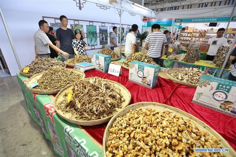 People visit a farmland products fair in Guiyang, capital of southwest China\'s Guizhou Province, Aug. 9, 2018. The five-day fair kicked off on Thursday. (Xinhua/Liu Xu)