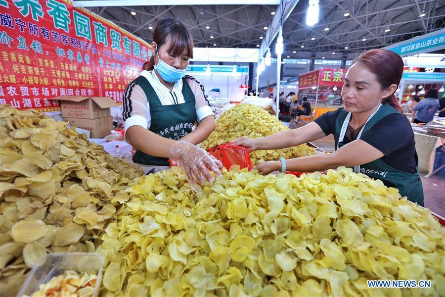Exhibitors arrange products at a farmland products fair in Guiyang, capital of southwest China\'s Guizhou Province, Aug. 9, 2018. The five-day fair kicked off on Thursday. (Xinhua/Liu Xu)