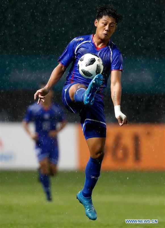 Lee Hsiangwei of Chinese Taipei competes during the Men\'s Football Group A match between Chinese Taipei and Palestine at the 18th Asian Games at Patriot Stadium in Bekasi, Indonesia, Aug. 10, 2018. (Xinhua/Wang Lili)