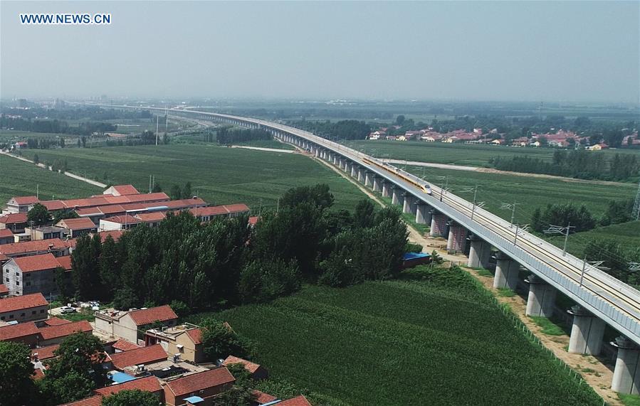 Aerial photo taken on Aug. 10, 2018 shows a comprehensive inspection train running on the Jinan-Qingdao high-speed railway in Zouping section in Binzhou City, east China\'s Shandong Province. The Jinan-Qingdao high-speed railway started a joint test recently. With a designed speed of 350 kilometers per hour, the 307.9-kilometer railway is expected to be put into operation at the end of 2018. (Xinhua/Dong Naide)
