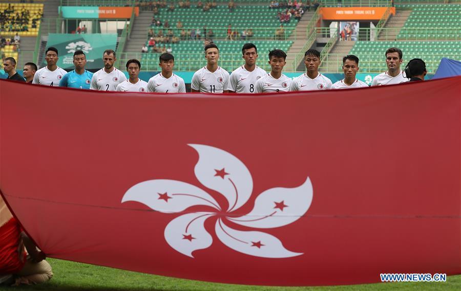 Players of Hong Kong of China line up before the Men\'s Football Group A match between Hong Kong of China and Laos at the 18th Asian Games at Patriot Stadium in Bekasi, Indonesia, Aug. 10, 2018. Hong Kong of China won 3-1. (Xinhua/Wang Lili)