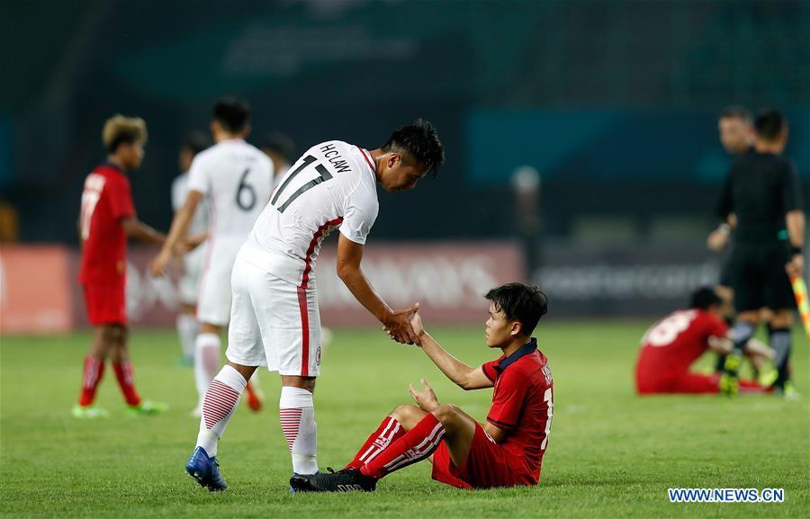 Law Hiu Chung (front L) of Hong Kong of China greets a player of Laos after the Men\'s Football Group A match between Hong Kong of China and Laos at the 18th Asian Games at Patriot Stadium in Bekasi, Indonesia, Aug. 10, 2018. Hong Kong of China won 3-1. (Xinhua/Wang Lili)