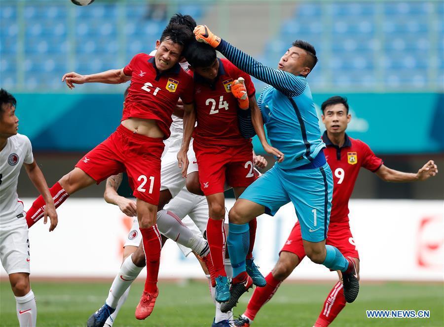 Goalkeeper Yuen Ho Chun (2nd R) of Hong Kong of China makes a save during the Men\'s Football Group A match between Hong Kong of China and Laos at the 18th Asian Games at Patriot Stadium in Bekasi, Indonesia, Aug. 10, 2018. Hong Kong of China won 3-1. (Xinhua/Wang Lili)