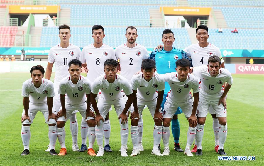 Players of Hong Kong of China line up for photos before the Men\'s Football Group A match between Hong Kong of China and Laos at the 18th Asian Games at Patriot Stadium in Bekasi, Indonesia, Aug. 10, 2018. Hong Kong of China won 3-1. (Xinhua/Wang Lili)
