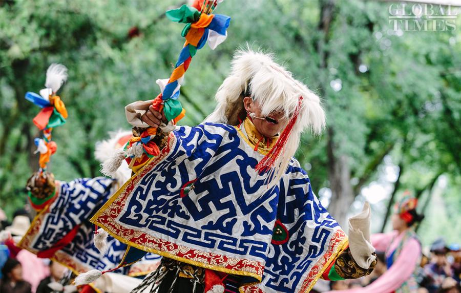 Tibetan opera is performed at Norbulingka, Southwest China\'s Tibet Autonomous Region on Saturday. (Photo: Li Hao/GT)