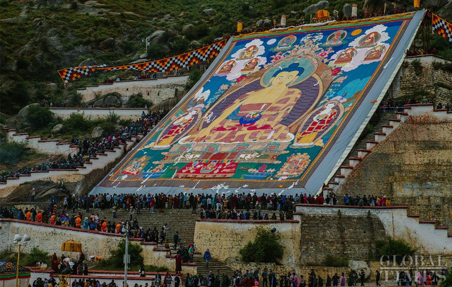 A giant Buddha thangka can be seen during the 2018 Shoton Festival at Drepung Monastery in Lhasa, Southwest China\'s Tibet Autonomous Region, on Saturday. (Photo: Li Hao/GT)