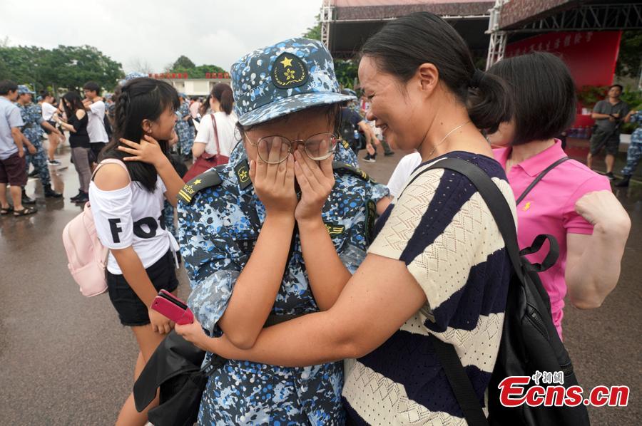 Participants in a military camp celebrate graduation at the PLA Hong Kong garrison, Aug. 12, 2018. (Photo: China News Service/Zhang Wei)